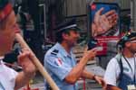 ami-ami avec les policiers